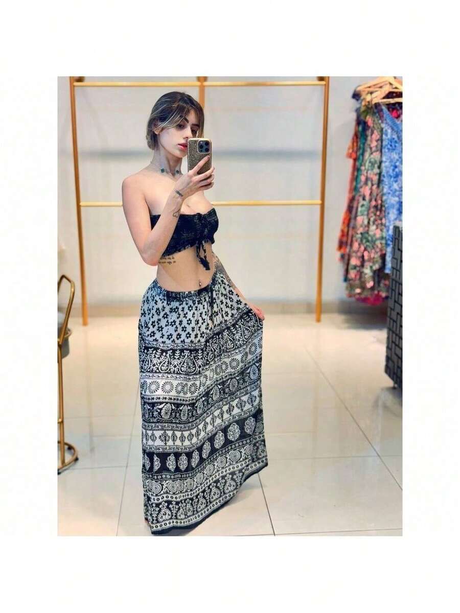 Women's Long Skirt With  Print - Đen và trắng - Xem 1