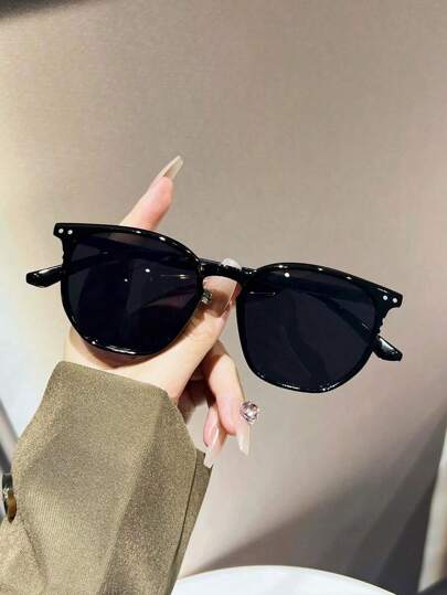 1 Pair Of Women Round PC Frame Personalized Rivet Fashion Glasses, Suitable Daily Wear. Beach Accessories Women Glasses Shades Basics Fall Winter Women Outfits Clothes Business Casual Gifts
