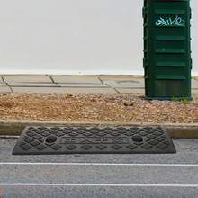 2PCS Car Uphill Climbing Threshold Pad, Plastic Roadside Slope Speed Bumper Triangular Pad, Step Pad Slope Pad Road - Black - View 10