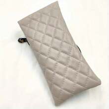 1/2/4/8 Peças Bolsa Portátil de Óculos de Sol em PU, Design de Malha de Couro Aberta, Estojo Macio para Óculos Feminino, Estojo Portátil para Óculos Masculino, Preto, Branco, Rosa, Camelo 4 Cores, Pano de Limpeza de Óculos (Cor Aleatória), Estojo de Óculos Resistente a Arranhões para Viagem e Trabalho, Adequado para Estudantes, Idosos, Meninos, Meninas e Outros Sacos de Óculos, Sacos de Armazenamento