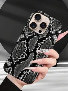 1 pieza Funda de teléfono de piel sintética con estampado de piel de serpiente gris, elemento animal de moda con impresión UV, funda de teléfono de piel sintética compatible con Apple/Galaxy S24 Ultra, 17 Pro Max/16 Pro Max/12 Pro/13/14 Plus/15 Pro Max/16 Pro Max, 11/13 Pro XR/XS Max, textura de piel de serpiente en relieve, cubierta protectora resistente a caídas, regalo creativo