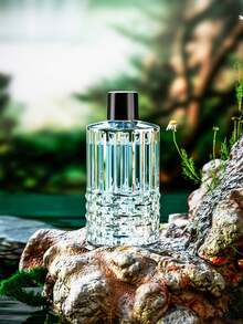 جهاز نشر العطور الكهربائي، متوفر ب- 6 خيارات من العطور. هذا الرابط يشمل: الخيار 1 (زجاجة عطر واحدة)، الخيار 2 (زجاجتي عطر)، الخيار 3 (جهاز نشر العطور + زجاجتي عطر). يُطلق على المنتج أيضًا جهاز نشر العطور التلقائي أو آلة رش العطور. إنه جهاز رش مستطيل أبيض، يمكن وضعه في غرفة المعيشة أو غرفة النوم أو المكتب أو المكتبة.