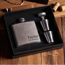 Cantil de couro personalizado para homens, presentes para padrinhos, presentes para o melhor homem, cantil de couro para bolso, cantil gravado personalizado para padrinhos, cantil de casamento, presente gravado para o pai, presente para o noivo, presentes para o namorado, presentes para o marido, presentes exclusivos para padrinhos de casamento e despedida de solteiro, presente para o pai, multifuncional, ornamental, reutilizável, requintado, elegante, de alta qualidade, colorido, moderno, personalizado, único, cantil personalizado, ambiente acolhedor, decoração de Natal