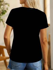 Camiseta azul marino para mujeres - Camiseta gráfica de gato negro lindo en luna creciente y cielo estrellado - Top casual de poliéster suave para Halloween, fiestas temáticas y atuendos diarios - Camiseta no transparente lavable a máquina, camisetas de Halloween, moda urbana, diseño caprichoso, material duradero, camiseta de manga corta, entusiastas de la moda, moda urbana, camiseta ligera, asistentes a fiestas - Negro - Ver 5