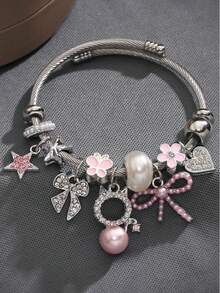 1 pieza Encantador brazalete de acero inoxidable con lazo de cuentas, decorado con rhinestones y perlas falsas, con colgante de estrella y corazón, adecuado para uso diario de mujeres, festivales, accesorios de fiesta, regalo del Día de San Valentín