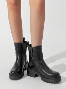 RevReaL Fashionable And Personalized Short Boots - Black - View 2