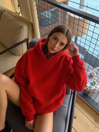 大码女式纯色保暖连帽衫，圆领长袖，非常适合冬季毕业典礼、返校季服装、毕业礼服、女教师服装和秋季返校季服装。