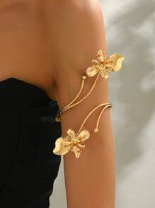 1pc Minimalist Elegant Floral & Leaf Wrap Asymmetrical Exaggerated Adjustable Arm Cuff, Chic Minimalist Design Refreshing Sweet Gold Flower Adjustable Armlet Suitable For Women's Daily, Vacation, Party Wear (Product And Packaging May Have Minor Flaws, Flower Petal Direction Is Random)