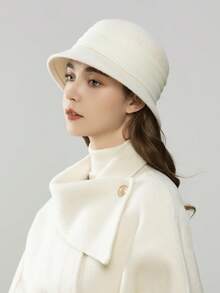 1 peça 2025 Novo chapéu de lã francês elegante com decoração de flores de cristal, chapéu de feltro redondo versátil para mulheres, outono/inverno, roupas de outono