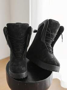 2025 Nouveauté Automne/Hiver Bottes montantes distinctives pour hommes, design exclusif même style que les célébrités, mode de rue extérieure, bottes de neige chaudes et antidérapantes, bottes longues à semelle épaisse de couleur unie, bottes décontracté polyvalentes pour le hip-hop, excentriques pour les fêtes, la scène, cadeau de vacances - Noir - Voir 4