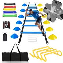 El set de entrenamiento de fútbol de 29 piezas incluye una escalera de agilidad (12 niveles, 6 metros), 12 conos, 4 vallas ajustables, un paracaídas, una cuerda para saltar, 5 bandas de resistencia y una bolsa de almacenamiento portátil. Equipo de entrenamiento perfecto para fútbol, tenis, baloncesto, béisbol, rugby y más.