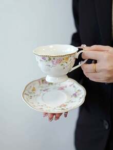 1 set Tasse et soucoupe en céramique à fleurs françaises, assiette à biscuits à bordure dorée avec motif floral bleu, assiette à dessert de style campagne romantique, tasse à petit-déjeuner à roses bleues. Convient pour les discussions de jardin, l'accueil à la maison et les opportunités photo de restaurant.