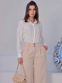 Calça Pantalona Alfaiataria Feminina com Botões e Cintura Alta - Moda Executiva - Bege - Visão 4