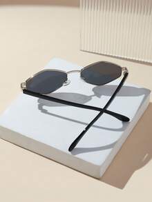 1 Stück Damen Metallrahmen Geometrischer Rahmen Leichte Mode Brille, geeignet für den täglichen Gebrauch und als Reisezubehör