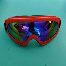 1pc This Goggle Isn't Just For Skiing – It's Your All - Weather, All - Activity Shield. Block Wind, Dust, And Debris While Skiing, Biking, Climbing, Or Working. The Tough Frame And Sealed Design Keep Your Eyes , No Matter The Sport. One Goggle, Endless Adventures.The Rainbow - Tinted Lens Looks Awesome And Blocks Harsh UV Rays. On Bright Ski Slopes Or Sunny Climbs