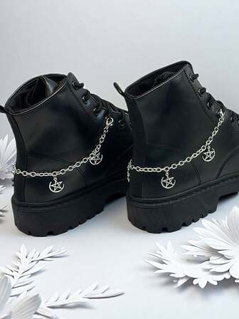 2 Pieces Of Gothic Style Antique Silver Alloy Hollow Star Jewelry Pendants, Suitable For Autumn Shoes And Boots, Fashionable And Removable DIY Cool Personalized Zinc Alloy Material, Lightweight, Shoe Decoration, Suitable For Men And Women, DIY Shoes And Boots Accessories, Heel Pendant Decorations