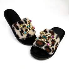 1 par de zapatillas de tela de playa bordadas con letras y cuentas, para el hogar y la playa, adecuadas para el invierno