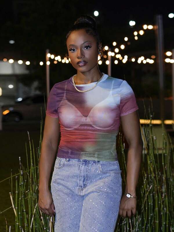 Steph T 2025 Sommer Neue Lässige Streetwear Sexy Transparente Mesh Farbblock Muster Kurzarm Figurbetonte Damen Bluse, Geeignet für Musikfestivals, Sexy Streetwear, Abschlusszeit, Westlicher Nomadenstil, Boho, Alltägliche Ausflüge, Motorrad Sport, Clubwear, Hottie, Geburtstagsparty, Studentenuniform, Vielseitig Einsetzbar, Lässig, Urlaub, Kreuzfahrt, Strand, Sonnenbaden, Social Media Viral, Partytreff