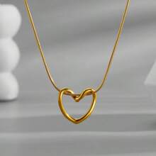 Un elegante collar con colgante en forma de corazón, perfecto para que las damas lo luzcan durante la Navidad, el Día de San Valentín, aniversarios de boda y otras ocasiones románticas