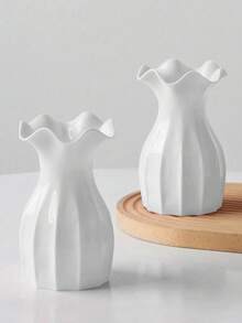 1个实心塑料莲花花瓶，多种颜色可选，外观仿陶瓷，精致耐用，不易碎。适用于家居装饰、客厅、书桌、阳台、餐桌、卧室，以及婚礼、派对、聚会、花园装饰、干花容器。 - 白色 - 查看 8