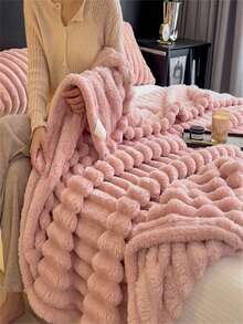 1 pieza Manta suave y cálida de terciopelo de leche - Estilo moderno de Halloween, lavable a máquina, textura acanalada, adecuada para todas las estaciones, excelente para cama, sofá, camping - Regalo de Navidad, Regalo del Día de la Madre, Esencial de camping, Manta de poliéster de estilo moderno, Decoración de habitación, Cubierta de sofá, Edredón