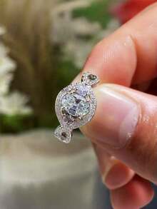 خاتم فضة عيار 925 بوزن 1 قيراط من حجر الموسانيت بجودة VVS ذو تصميم واجهة واسعة وشكل أنيق برمز اللانهائية، مجوهرات نوعية للنساء لتقديمها كهدية لصديقة أو زوجة أو أم