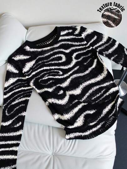 Women's Zebra Striped Fabric Semi-Transparent Texture Fit Women's Round Neck Long Sleeve T-Shirt