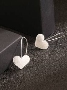 1 对 S925 纯银纹理心形耳环，简约设计，时尚优雅，适合日常佩戴，是送给女朋友/朋友的绝佳礼物