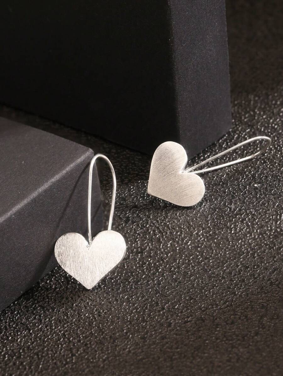 1 对 S925 纯银纹理心形耳环，简约设计，时尚优雅，适合日常佩戴，是送给女朋友/朋友的绝佳礼物