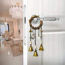 1 pièce Décoration de sonnette de porte de sorcière vintage en métal, support de porte de protection de la maison, chapeau à balai avec sonnette de sorcière sans batterie ni électricité. Décoration durable pour porte d'extérieur/intérieur, décoration d'Halloween, décoration de jardin effrayante. Pas de câblage, sonnette festive, construction robuste, ornement thématique, décorations d'extérieur, cadeau de Noël, décoration de chambre