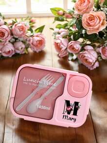 1 pieza Caja de almuerzo de gran capacidad con nombre personalizado, Caja de almuerzo para adultos de 1450ml, de tres compartimentos, a prueba de fugas, impresa con flores rojas e iniciales negras de la A a la Z, Caja de almuerzo personalizada, con cubiertos incorporados y compartimento separado para salsa