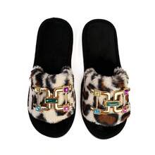 1 par de zapatillas de tela de playa bordadas con letras y cuentas, para el hogar y la playa, adecuadas para el invierno