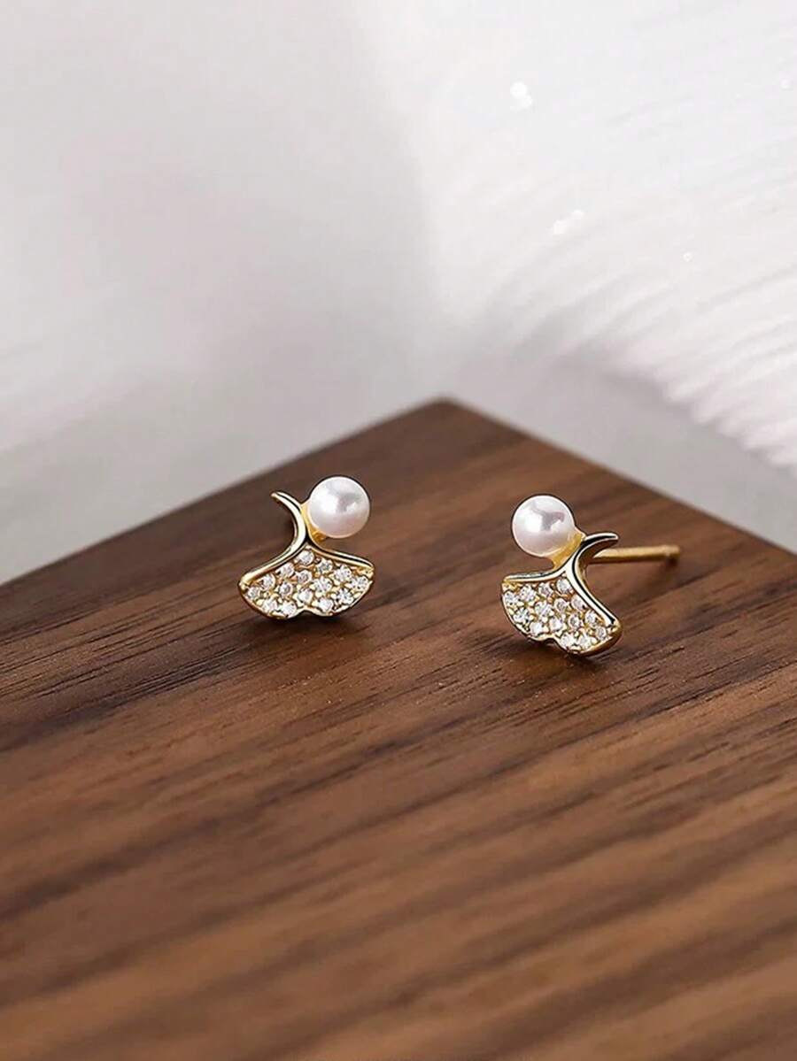 2 Elegantes y versátiles pendientes de plata de ley S925 con circonita y perlas artificiales en forma de hoja de arce para mujeres, un regalo diario para novias