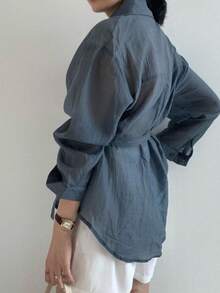 Camicia avvolta semplice a tinta unita casual e alla moda con spalle larghe e nodo, adatta per primavera e autunno