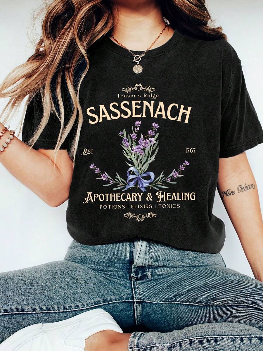 100% Cotton Women's Vintage Sassenach Lavender Graphic Short Sleeve T-Shirt Casual Retro Tee,Summer Outfits For Women,Graphic T Shirts - 黑色 - 查看 1