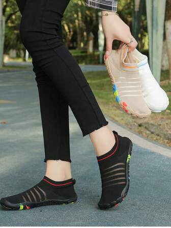 Women's Water Shoes Casual Breathable Lightweight Non-Slip Barefoot Beach Surf Swimming Diving Sandals Summer Aqua Shoes Yoga Fitness Squat Sports Shoes Asymmetrical Colored Soles