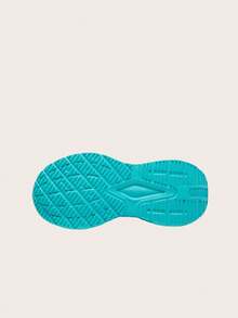 زوج من أحذية الجري الخفيفة والعصرية للأطفال، ذات ألوان تدرجية مناسبة للرياضة والخارج في فصل الخريف وعيد الميلاد، مصنوعة من شبكة تنفس