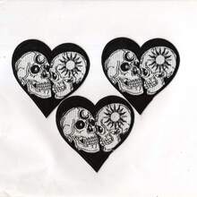 Parche bordado con calavera y corazón, decorativo para aplicar con plancha o coser, adecuado para ropa, bolsos, zapatos, sombreros, decoración del hogar - Negro - Ver 4