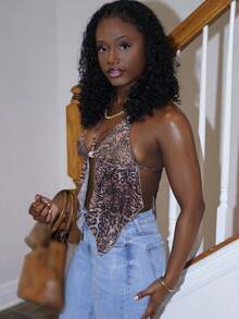 Steph T Camiseta sin espalda con cuello halter y estampado de leopardo vintage, con bajo con abertura, para mujeres en clima cálido de verano - Marrón - Ver 4