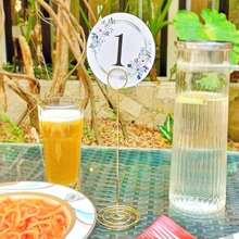 10 buc., suporturi pentru numere de masă cu înălțimea de 8,75 inch/22 cm - stil cerc păun auriu - suport pentru carduri de loc cu clemă foto, suporturi pentru numere de masă, suport pentru etichete de preț, suporturi pentru fotografii, calitate excelentă, durabile și robuste pentru petreceri de nuntă, festivaluri, sărbători, Ziua Națională, Ziua Îndrăgostiților, absolviri, recepții, restaurant, reuniuni de familie, petrecere la ceai, mementouri la birou, citire de cărți de tarot, piesă centrală pentru casă, afișare decorațiuni.