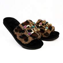 1 par de chanclas de playa bordadas con letras y cuentas, adecuadas para el hogar, la playa y el invierno