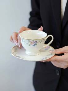 1 set Tasse et soucoupe en céramique à fleurs françaises, assiette à biscuits à bordure dorée avec motif floral bleu, assiette à dessert de style campagne romantique, tasse à petit-déjeuner à roses bleues. Convient pour les discussions de jardin, l'accueil à la maison et les opportunités photo de restaurant.