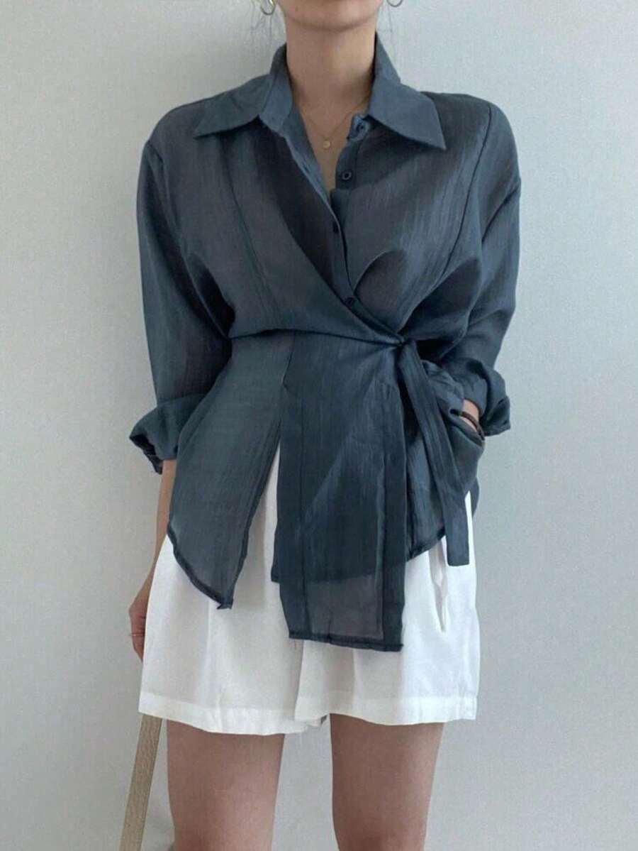 Camicia avvolta semplice a tinta unita casual e alla moda con spalle larghe e nodo, adatta per primavera e autunno