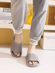 Nuevas Pantuflas EVA Grises Unisex de Verano: Silenciosas, Antideslizantes, Transpirables y Secado Rápido | Zapatillas Parejas para el Hogar, Moda Casual y Cómodas, Ideales para Baño y Vacaciones en la Playa - Gris - Ver 3