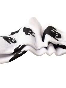 2 Pairs Of Fun Ghost Print Mid-Leg Socks. Personalized Couple Socks For Halloween Parties And Festive Outfits. Soft Knit Fabric. Suitable For Birthdays, Halloween, Parties. Unique And Stylish Casual Socks. Suitable For All Seasons. A Great Choice For Vacations, Outdoor Sports, Parties