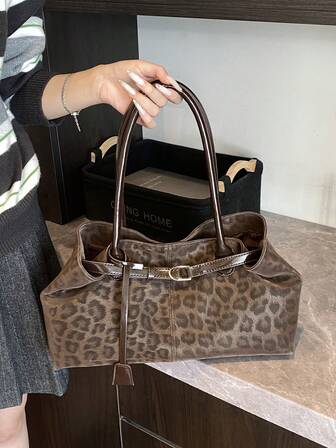 1 st. högkvalitativ damväska i leopardmönster i PU för armhålorna, trendig axelväska med stor kapacitet, personlig rem och bältesdekor, lämplig för höst-/vinterklädsel och vardagliga outfits som kappor och tröjor.