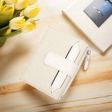 Portafoglio donna di grande capacità di OBCREATOR - Portafoglio compatto tri-fold con blocco RFID, finestra per ID, molteplici slot per carte e tasca per contanti, accessori color oro, beige/nero/blu navy, per viaggi e uso quotidiano, regalo di moda elegante per donne, conservazione sicura, design elegante, hardware robusto, per amanti della moda