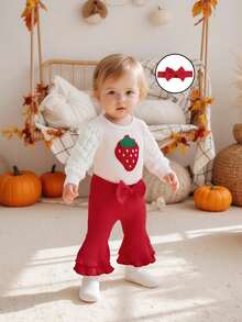 Conjunto de 3 piezas de mameluco de manga larga con bordado de fresas para niña, pantalones acampanados lisos y diadema con lazo. - Rojo - Ver 4