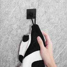 1/2/4/6 خطاف مربع لاصق من الفولاذ المقاوم للصدأ، خطاف منشفة بدون ثقب للحائط، خطاف مقاوم للماء لتعليق الأرواب، رف خطاف، منظم معلق للحمام، ديكور الغرفة، ضروريات المنزل والشقة، للتنظيم والتخزين في الحمام والمطبخ اليوم الوطني