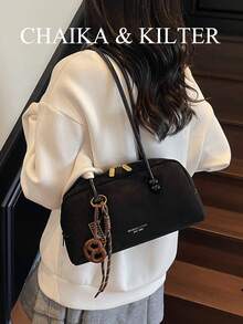 CHAIKA & KILTER 1 buah Tas Bahu Kain Suede Warna Solid, Tas Bowling Kapasitas Besar Gaya Retro Wanita, Desain Pegangan Ganda dengan Penutup Resleting, Cocok untuk Penggunaan Sehari-hari dan Luar Ruangan (Dijual dengan Liontin) - Hitam - View 6
